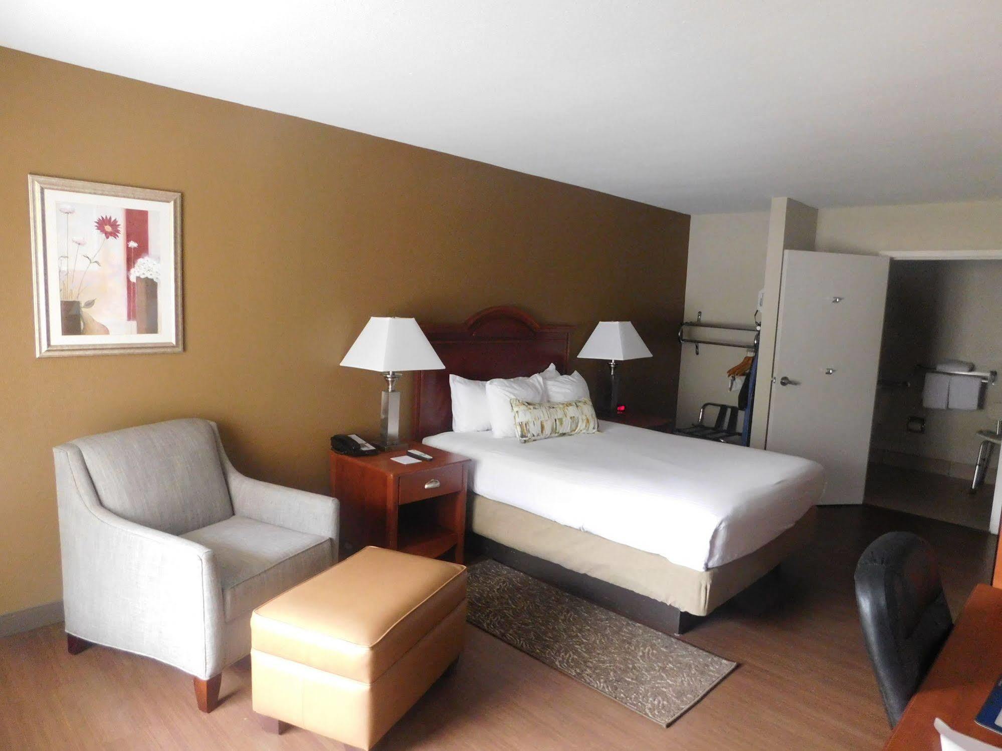 Best Western Shenandoah Inn Ньюнен Экстерьер фото